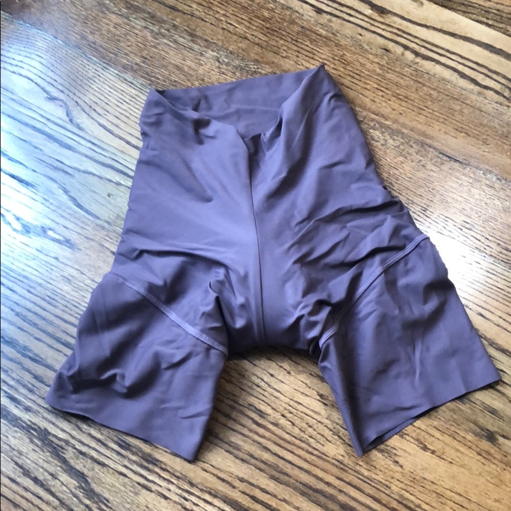 Lululemon women’s cycle shorts